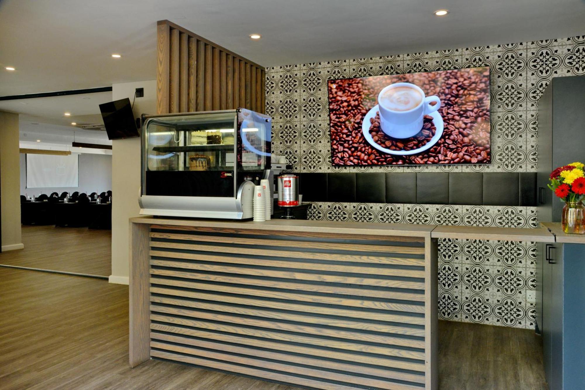 Seasons Golf, Leisure, Spa Hartbeespoort Exteriör bild